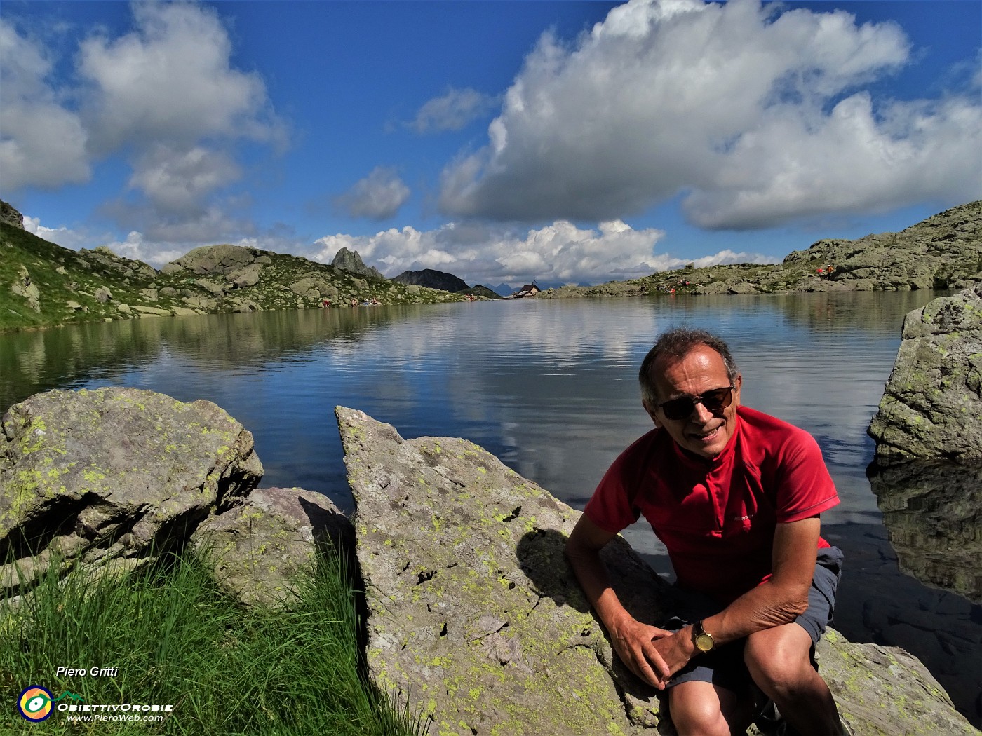 64 Autoscatto sul Lago Piazzotti da dove spunta il Rif. Benigni.JPG